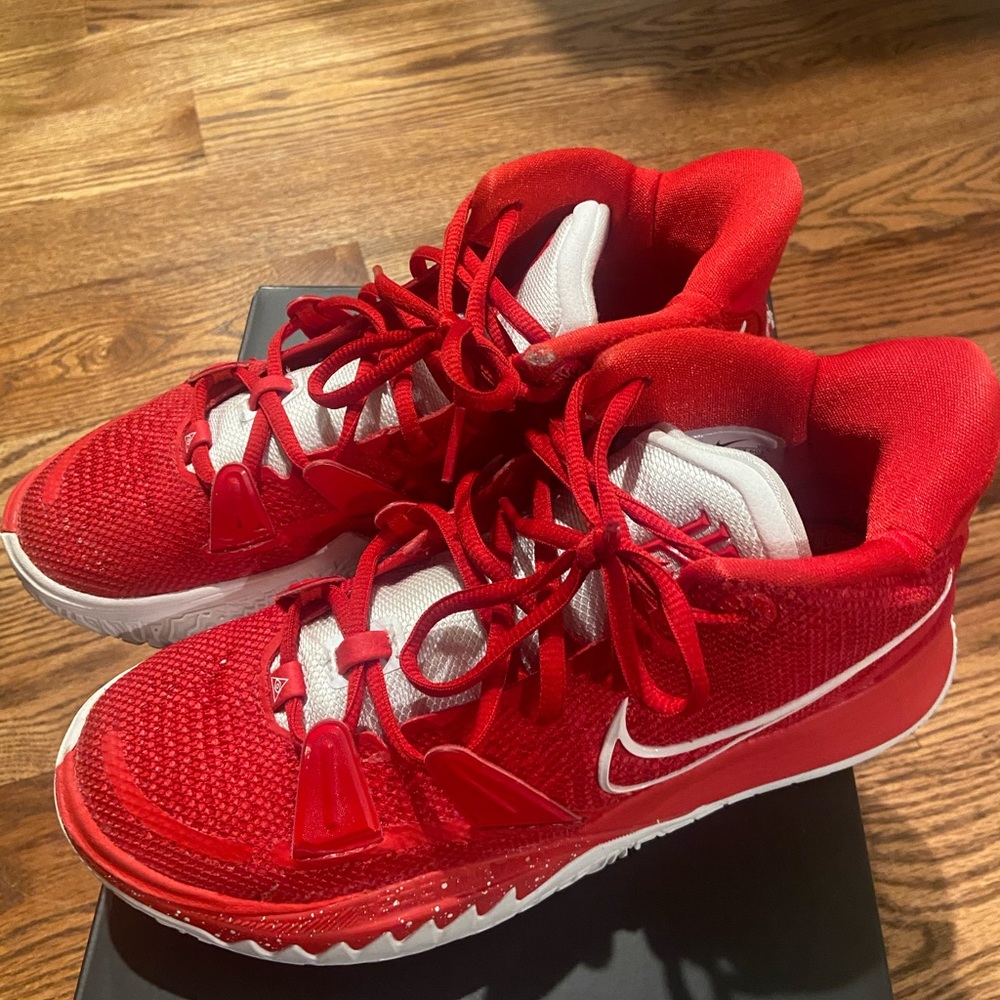 Boys Kyrie 7